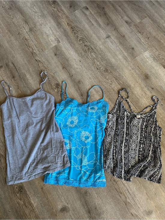 Aeropostale Tops - Lot of 3 Aeropostale & Mudd Blue floral, grey, black tank tops- 2 with lining